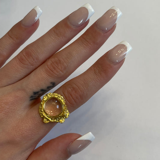 Quartz textured lava ring gold