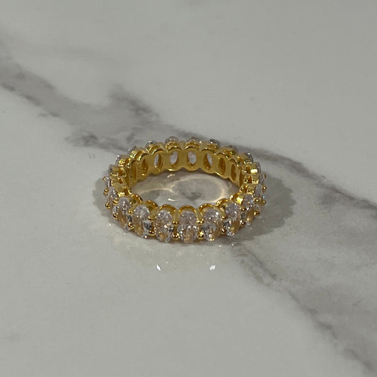 Oval cut eternity ring gold/silver