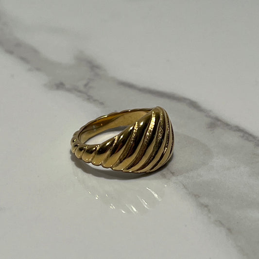 Croissant dome ring