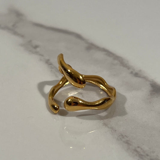 Geometric claw ring gold